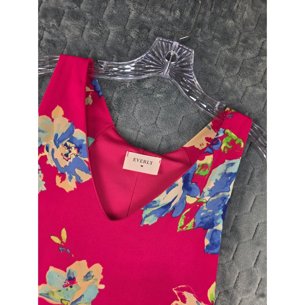 Everly Pink Floral V-Neck Sleeveless Blouse Pleated Back Made in USA Size M